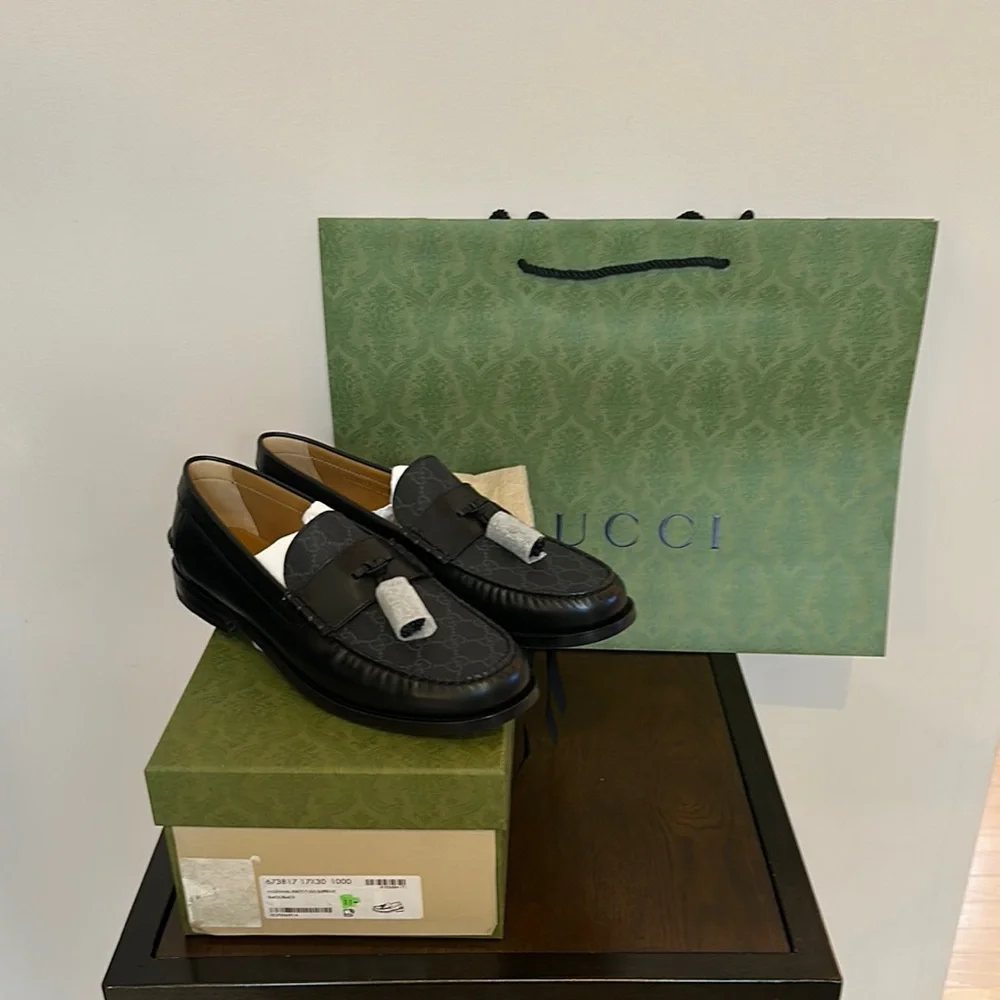 Gucci Logo Leather Loafers